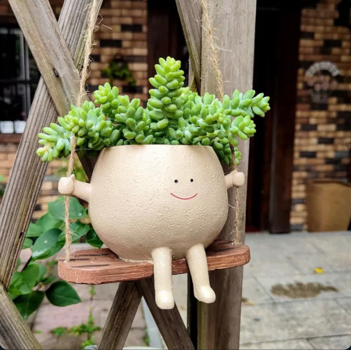 Swinging Face Planter – Whimsical Resin Hanging Pot