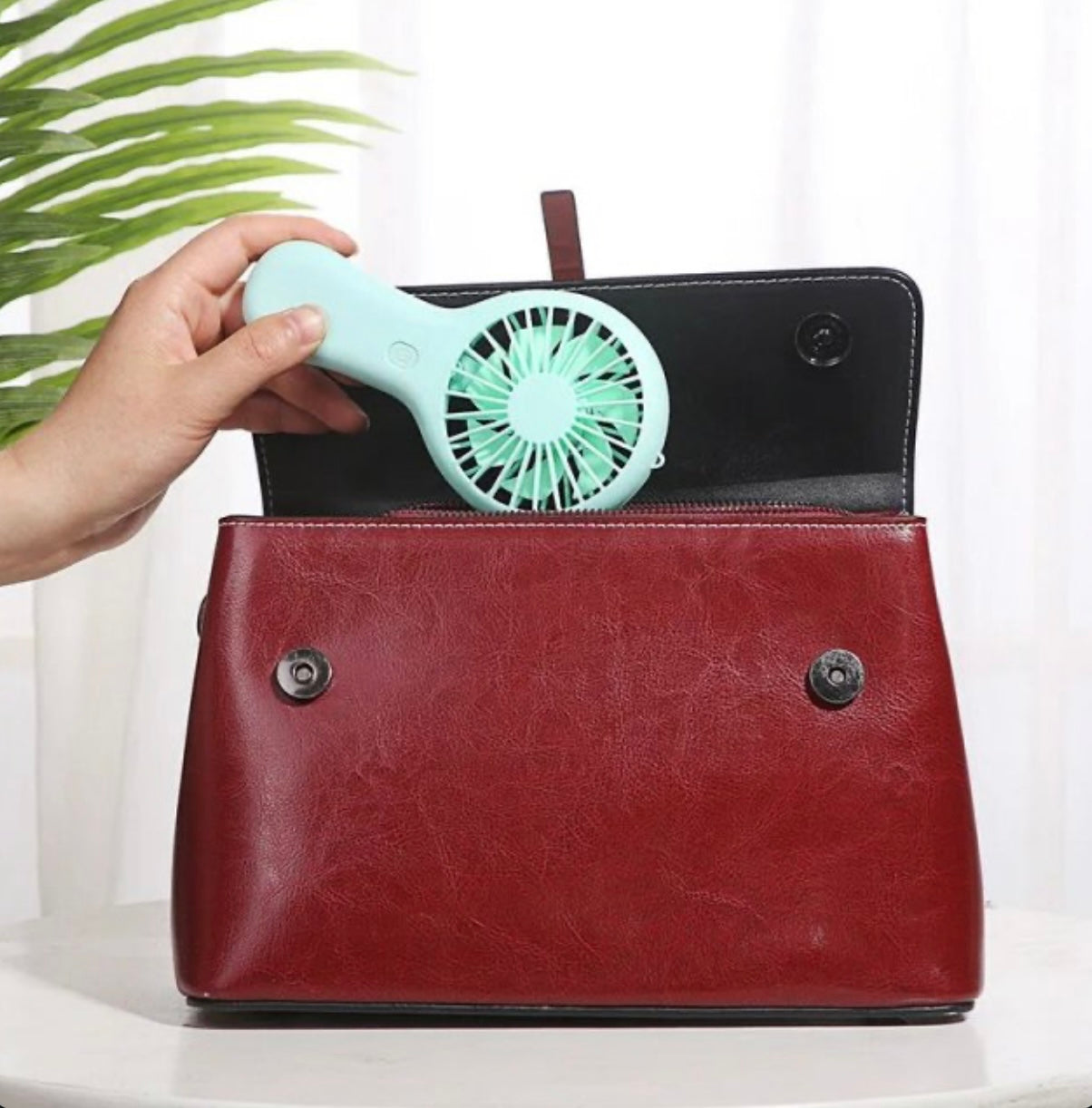 Compact USB Mini Fan – Adjustable Speeds & Quiet Cooling