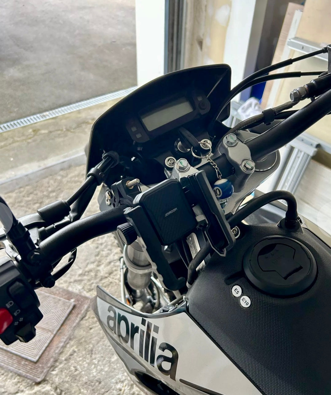 360° Rotating Bike & Motorcycle Phone Holder – Secure, Shockproof & Universal Fit