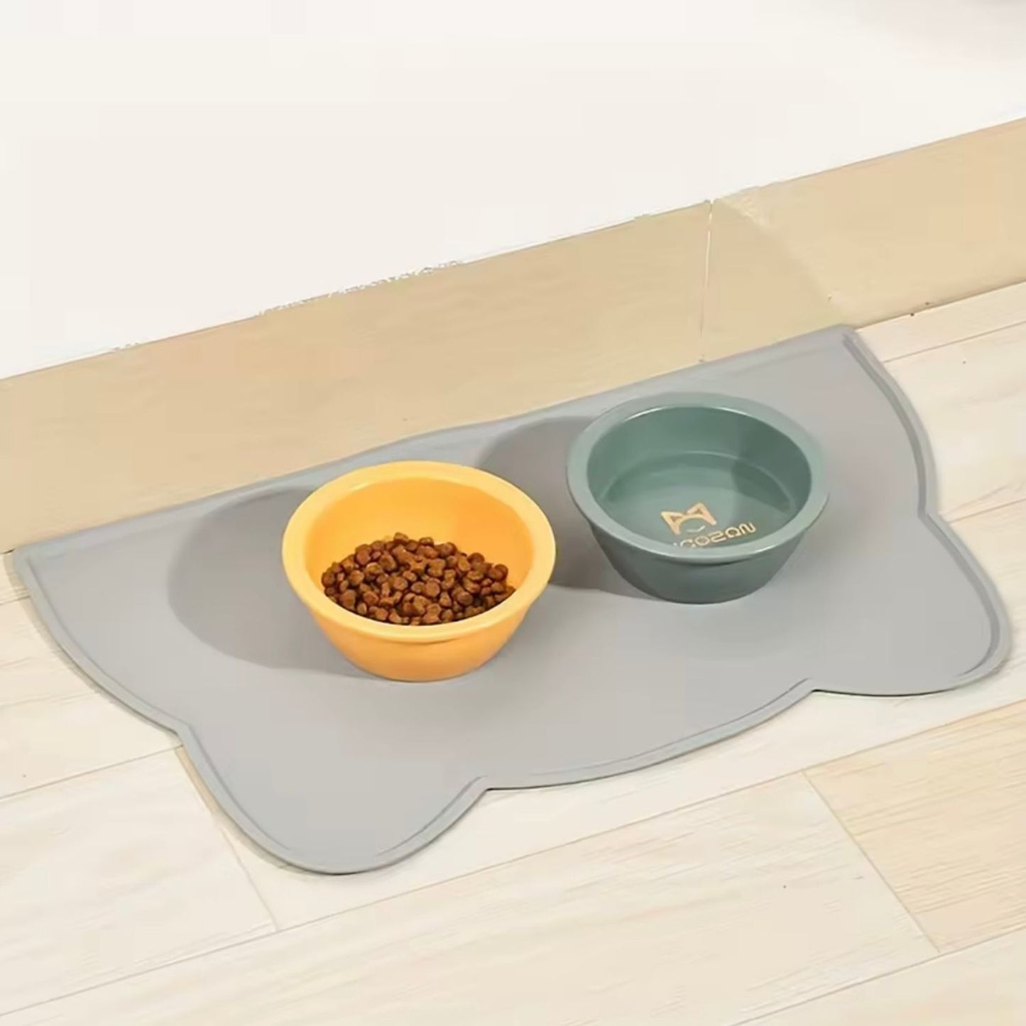 Silicone Pet Feeding Bowl Mat – Waterproof, Non-Slip & Easy to Clean (Dogs & Cats)