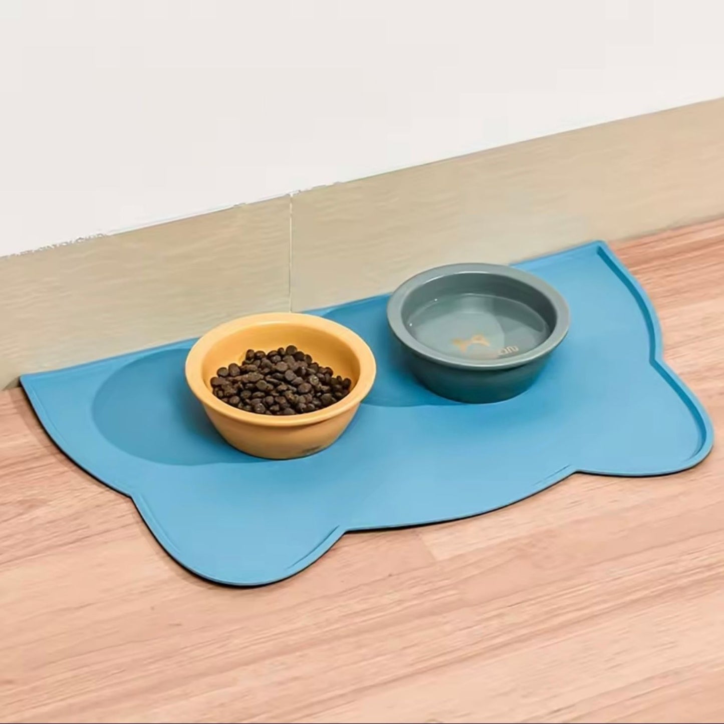 Silicone Pet Feeding Bowl Mat – Waterproof, Non-Slip & Easy to Clean (Dogs & Cats)